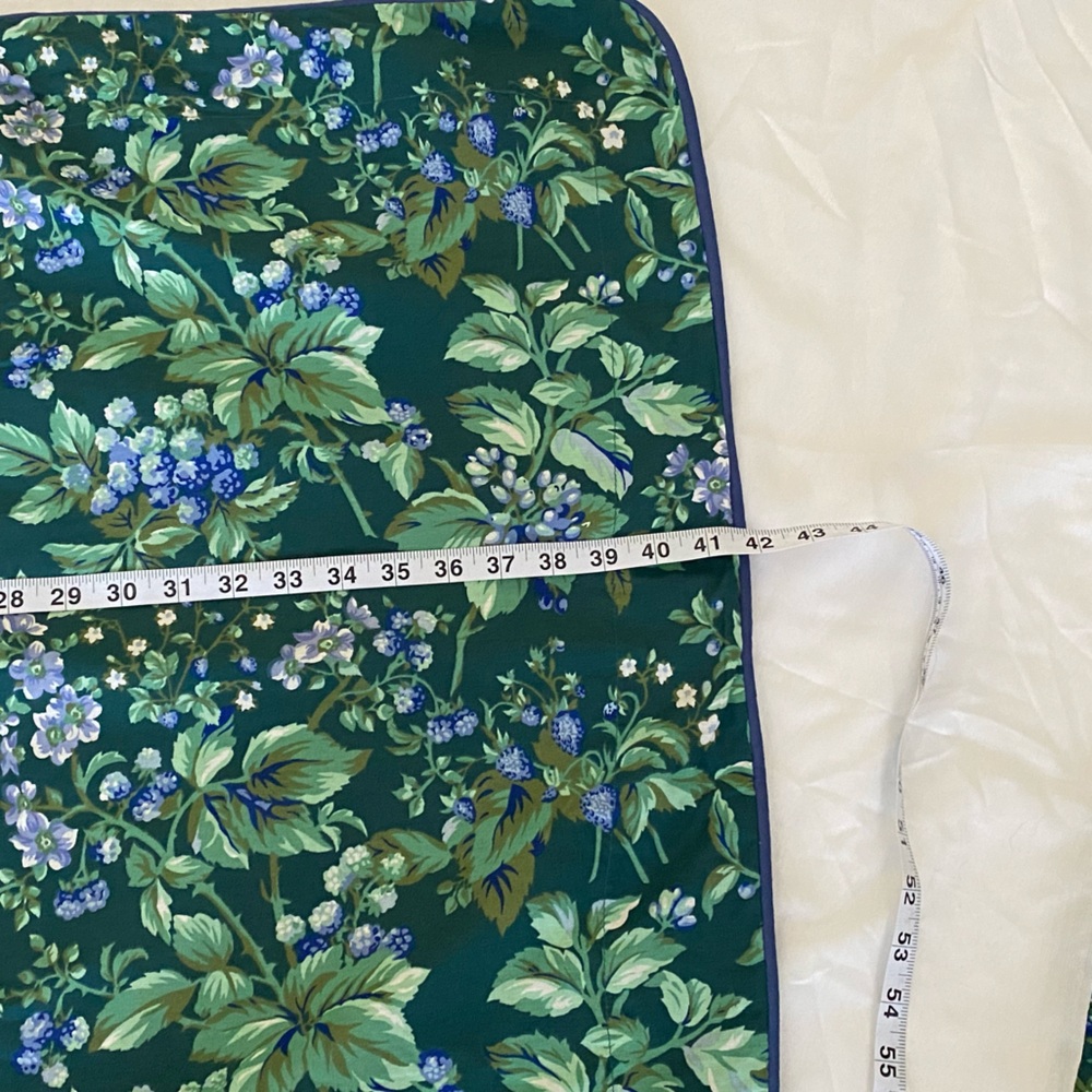 LAURA ASHLEY Lifestyles BRAMBLE Bedskirt and Pillow Shams - Picture 5 of 11